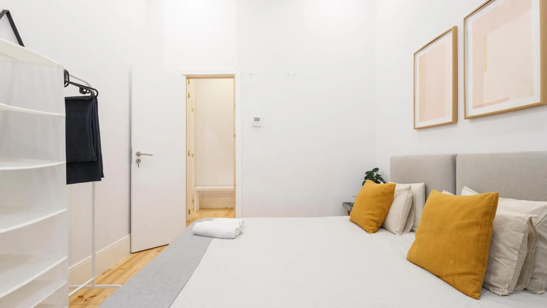 Modern Apartament In The Heart Of Chiado リスボン アパート