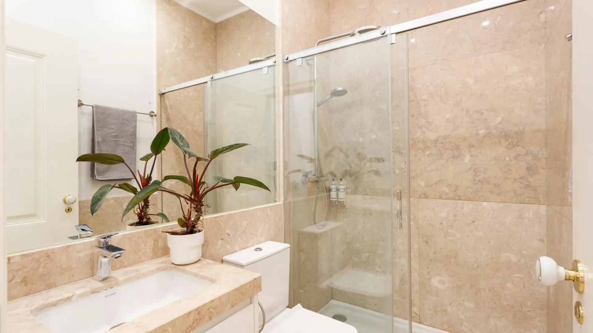 Modern Apartament In The Heart Of Chiado Lisbon Apartment